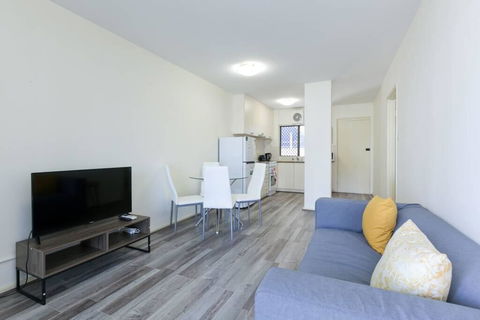 South Perth Perfect Location Free WIFI & Parking - Surfers Paradise Gold Coast 1
