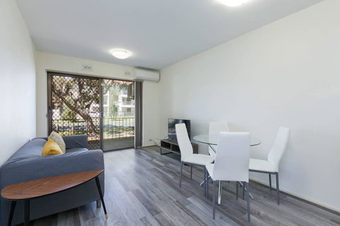South Perth Perfect Location Free WIFI & Parking - Surfers Paradise Gold Coast 0