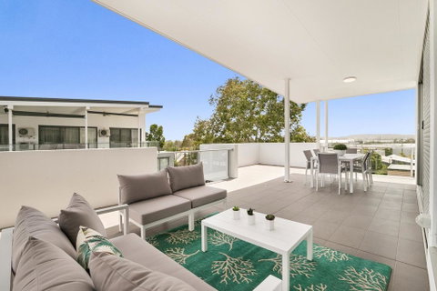 Spacious Apartment With Generous Entertaining - Surfers Paradise Gold Coast 0
