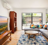 Spacious Home in the Heart of Avalon Beach - Surfers Paradise Gold Coast
