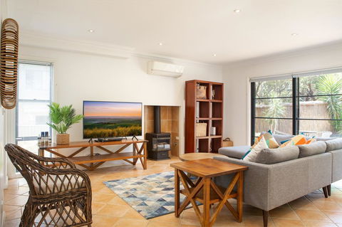 Spacious Home In The Heart Of Avalon Beach - Surfers Paradise Gold Coast 3