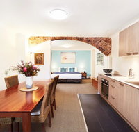 Spacious Studio With Courtyard and Extra Beds - Surfers Paradise Gold Coast