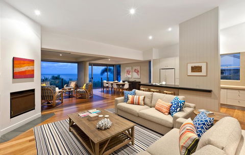 Spacious With Surf Views, Sunshine Beach - Surfers Paradise Gold Coast 2