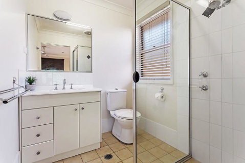 Spacious, Modern & Walk To The Beach! - Surfers Paradise Gold Coast 2