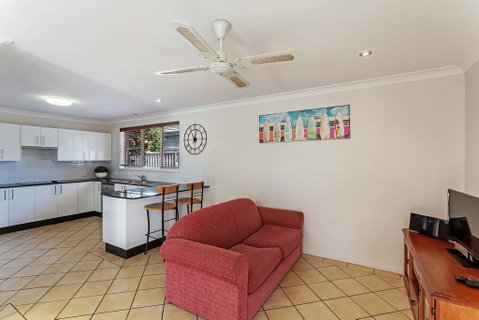 Spacious, Modern & Walk To The Beach! - Surfers Paradise Gold Coast 3