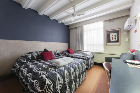 Statesman Hotel - Surfers Paradise Gold Coast 1