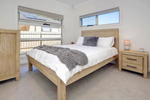 Staughton Sounds - Surfers Paradise Gold Coast 2