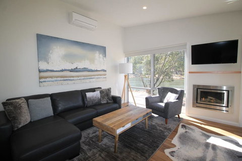 Stillwater Chalet B- Lake Crackenback - Surfers Paradise Gold Coast 0