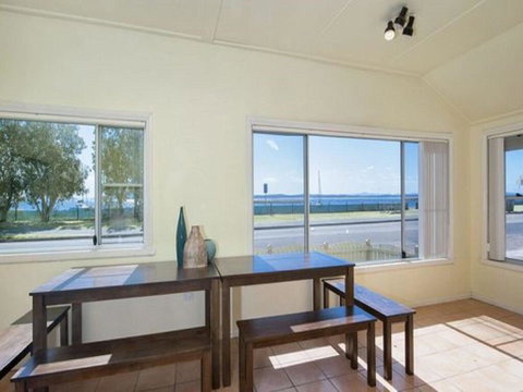 Stillwater', 25 Victoria Parade - Large Cottage Across From The Water Sleeping 13 - Surfers Paradise Gold Coast 1