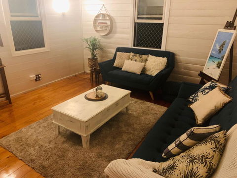 Stranded In Oz Stay In Relaxing Environment, FREE WIFI, NETFLIX, POOL, AIR CON - Surfers Paradise Gold Coast 1