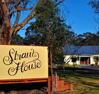 Straw House B and B - Surfers Paradise Gold Coast