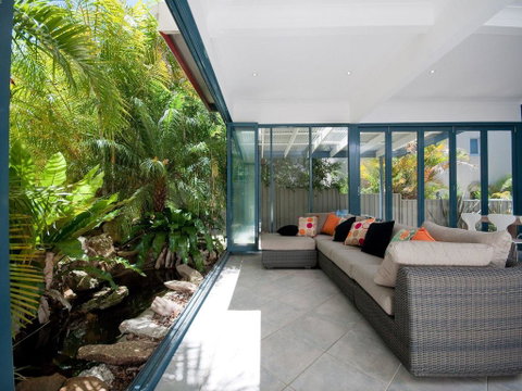 Street Cafe Boutique Accommodation@ Nelson Bay - Surfers Paradise Gold Coast 0
