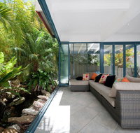 Street Cafe Boutique Accommodation Nelson Bay - Surfers Paradise Gold Coast