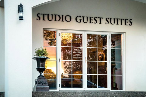 Studio Guest Suites - Surfers Paradise Gold Coast 1