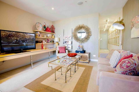 Stylish 1 Bedroom Apartment Amazing City Views - Surfers Paradise Gold Coast 2