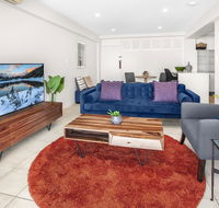 Stylish 2-Bed Apartment with Sweeping River Views - Surfers Paradise Gold Coast