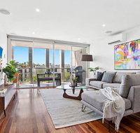 Stylish Saint Kilda Pad. walk to beach and cafes luna park - Surfers Paradise Gold Coast