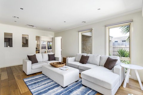 Summer Breeze - Surfers Paradise Gold Coast 0