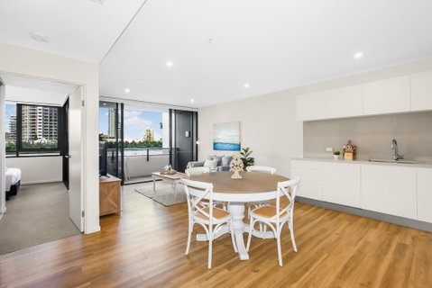 Sun Drenched Apartment In The Heart Of Surfers - Surfers Paradise Gold Coast 1
