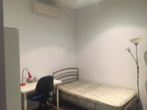 Sunny 3 Bedroom Apartment In Turrella - Surfers Paradise Gold Coast 2