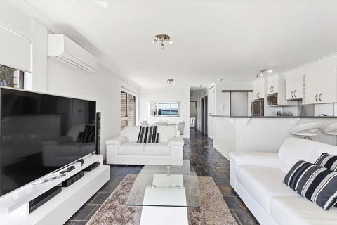 Sunset Towers, 14/25 Donald Street - Surfers Paradise Gold Coast 1
