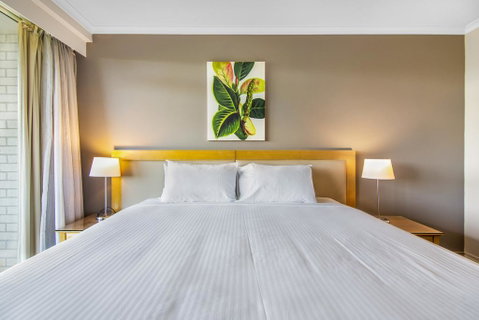 Super Convenient Apartment With Garden Views - Surfers Paradise Gold Coast 1