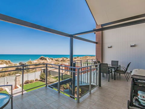 Surf And Sun In Silver Sands - Surfers Paradise Gold Coast 0