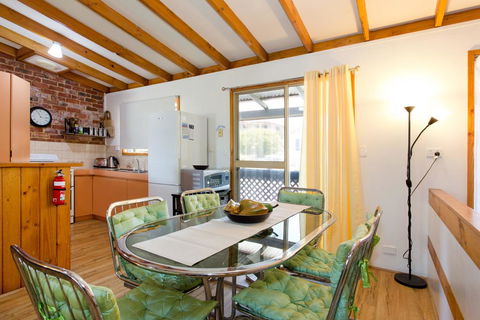 Surf And Sunsets, Beach Holiday Home Mandurah - Surfers Paradise Gold Coast 2