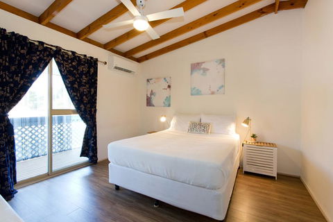 Surf And Sunsets, Beach Holiday Home Mandurah - Surfers Paradise Gold Coast 3