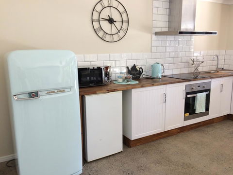 TAKURA HEIGHTS Modern Country Apartment With Pool Access - Surfers Paradise Gold Coast 3
