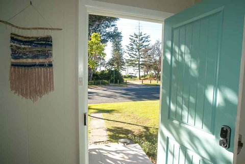 Tallowood Beachfront Cottage - Surfers Paradise Gold Coast 2
