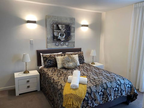TERRACE LUX FULLY AIR 2 CAR FREE NETFLIX WIFI WINE - Surfers Paradise Gold Coast 1