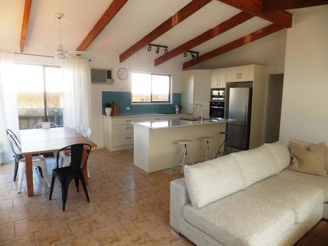 TERRIFIC ON TAMARA CRESCENT - Surfers Paradise Gold Coast 3