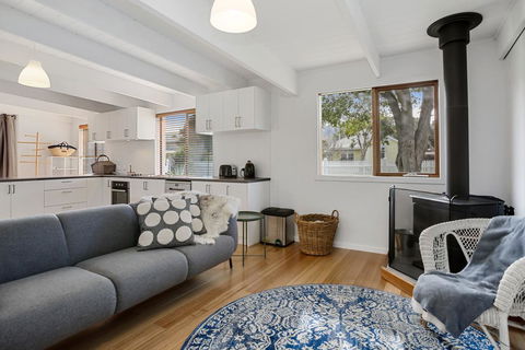 THE ASHMAN HOUSE - Modern And Close To Town - Surfers Paradise Gold Coast 1