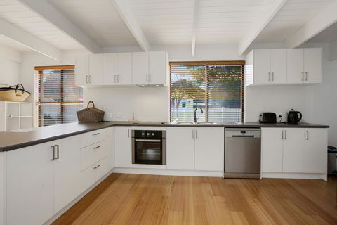 THE ASHMAN HOUSE - Modern And Close To Town - Surfers Paradise Gold Coast 2