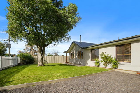 THE ASHMAN HOUSE - Modern And Close To Town - Surfers Paradise Gold Coast 3