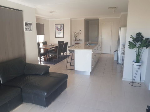The Baltimore - Family Home Getaway - Surfers Paradise Gold Coast 2