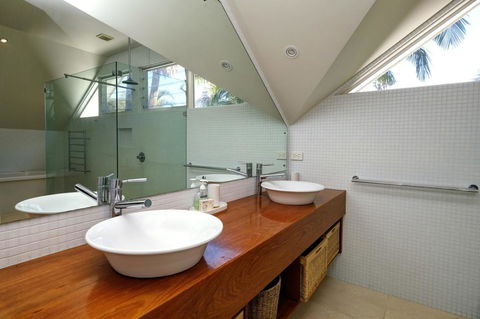 THE BEACH HOUSE - Surfers Paradise Gold Coast 0