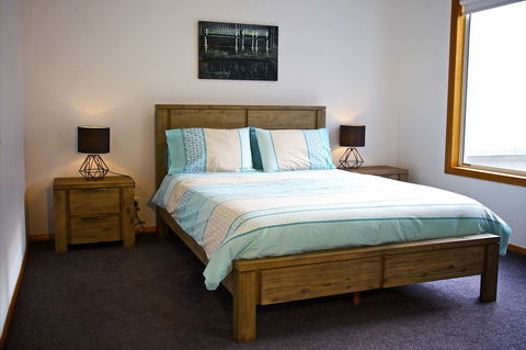 Penguin Beachfront Apartments - Surfers Paradise Gold Coast 10