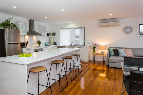 Pearl Hawley Beach - Surfers Paradise Gold Coast 6