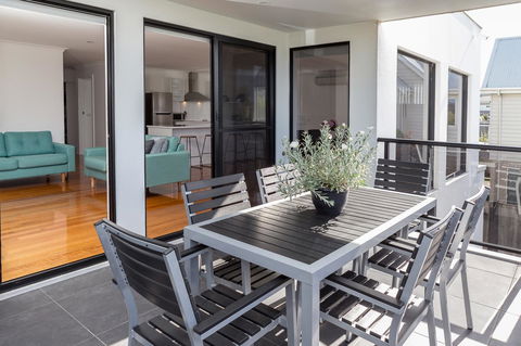 Pearl Hawley Beach - Surfers Paradise Gold Coast 12