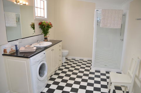 Buttons Cottage For Canyon & Rain Forest Walks With In House Dining - Surfers Paradise Gold Coast 23