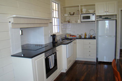 Buttons Cottage For Canyon & Rain Forest Walks With In House Dining - Surfers Paradise Gold Coast 26
