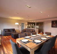 Sunny 3 Bedroom Apartment in Sandy Bay - Surfers Paradise Gold Coast