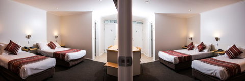 Beachfront Bicheno - Surfers Paradise Gold Coast 28