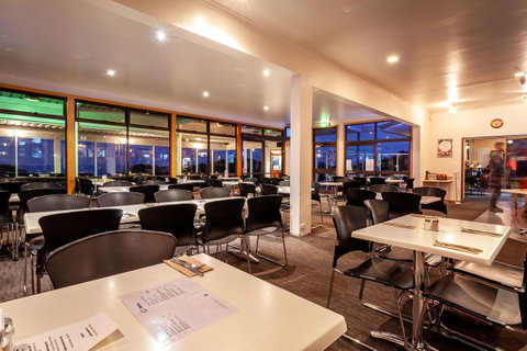 Beachfront Bicheno - Surfers Paradise Gold Coast 37