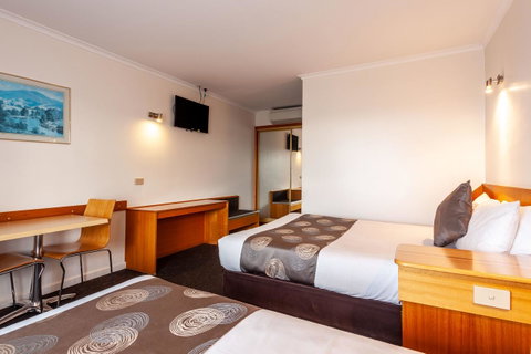 Beachfront Bicheno - Surfers Paradise Gold Coast 13