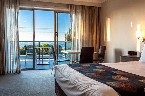 Beachfront Bicheno - Surfers Paradise Gold Coast 6