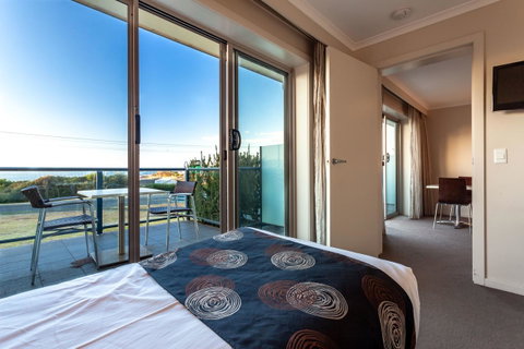 Beachfront Bicheno - Surfers Paradise Gold Coast 8