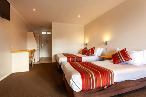 Beachfront Bicheno - Surfers Paradise Gold Coast 27